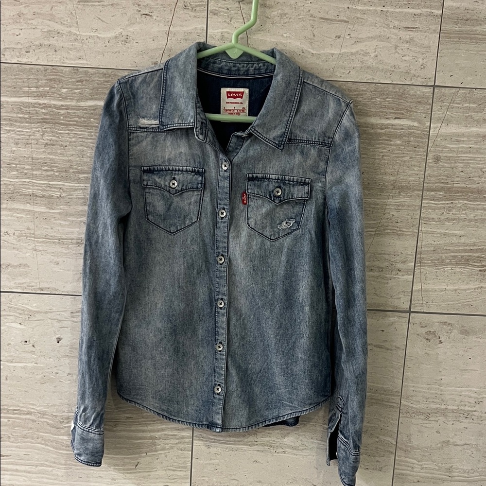 Levi’s long sleeve jean top
